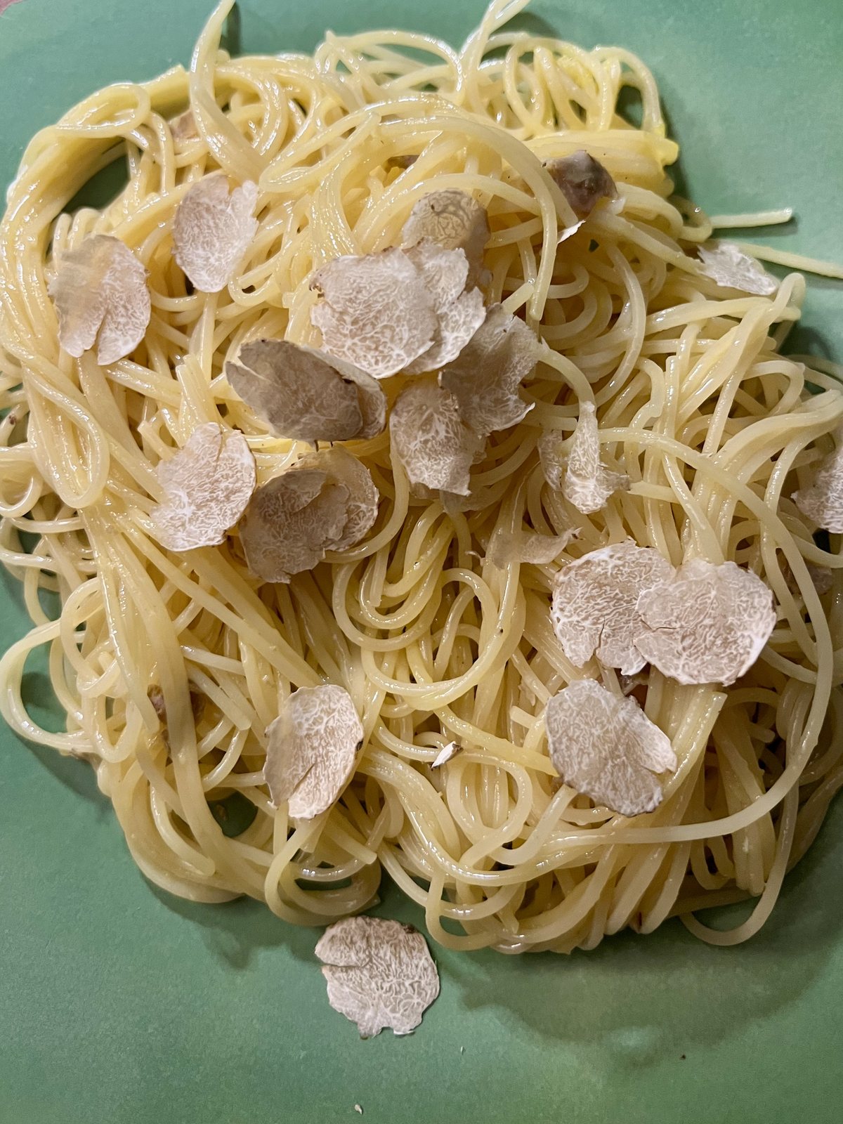 Tagliolini con il tartufo bianco affettato al momento